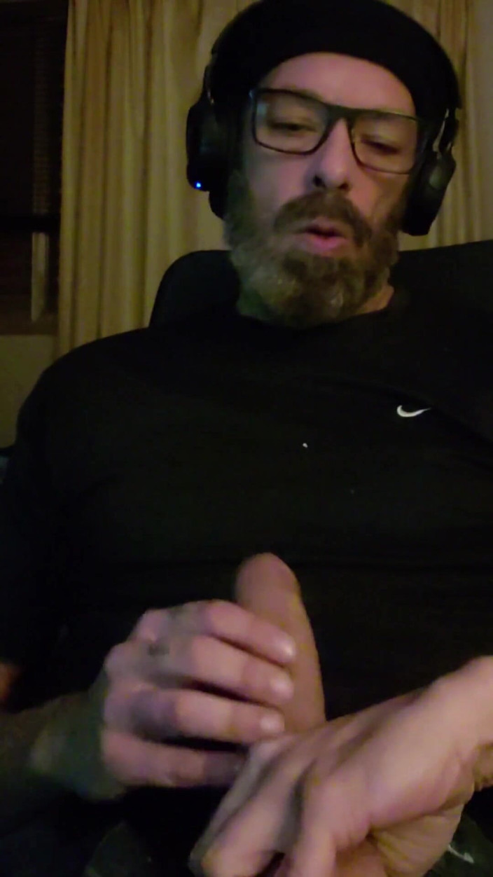 BBIG: Brnha fume et jouit sur la chemise !