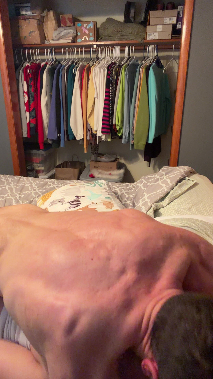 Alpha stud 4 u: Freacă-te și fute-o cu ea pe stomac cu vedere la camera...