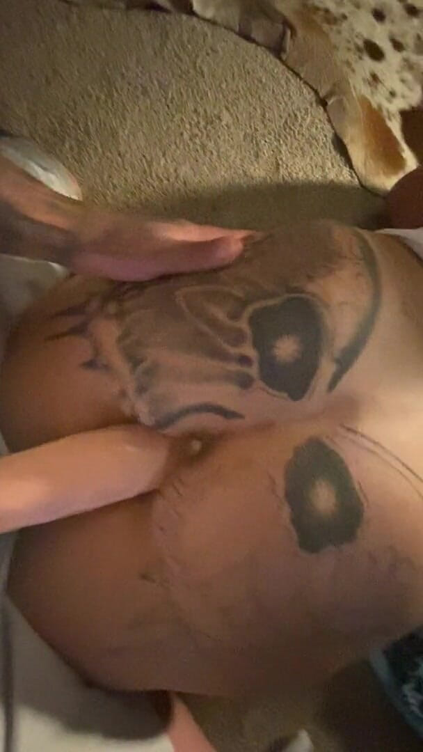 MzKiTTy91: Big booty pawg wife takes just the tip