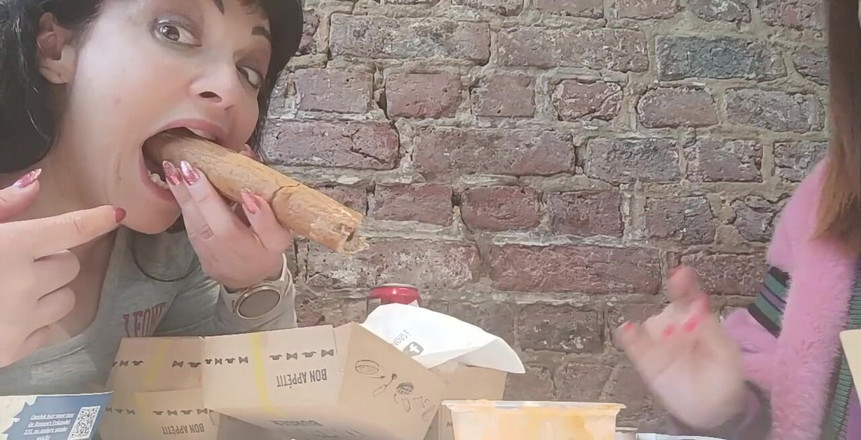 Mary Rider Pornstar: 私は怒っています、私の欲情した友人と一緒に何を食べようとしているか見てください