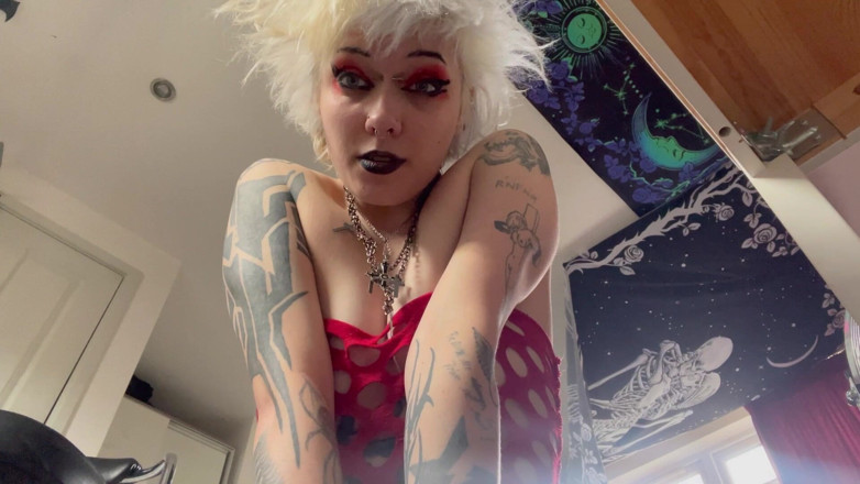 Glitterqueen1999: Glitterqueen1999 Eats Her Cheating Boyfriend Giantess Fetish