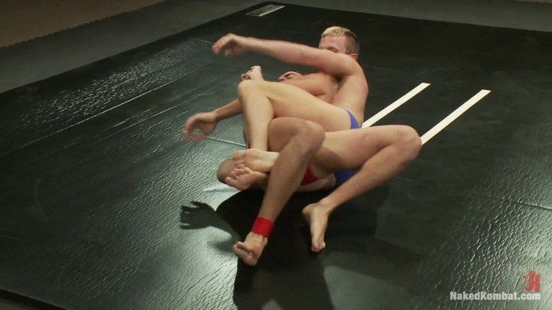 Naked Kombat: Cameron Adams gegen Scout