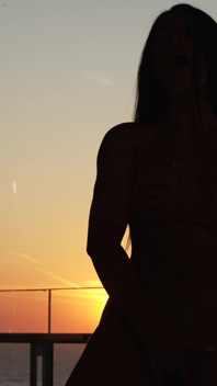 Mariskax Mia Nins Fucks Her Pussy at Sunset