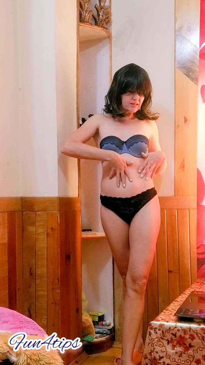 Bolly Karma: Seni nasıl boşaltacaklarını biliyor - striptiz.