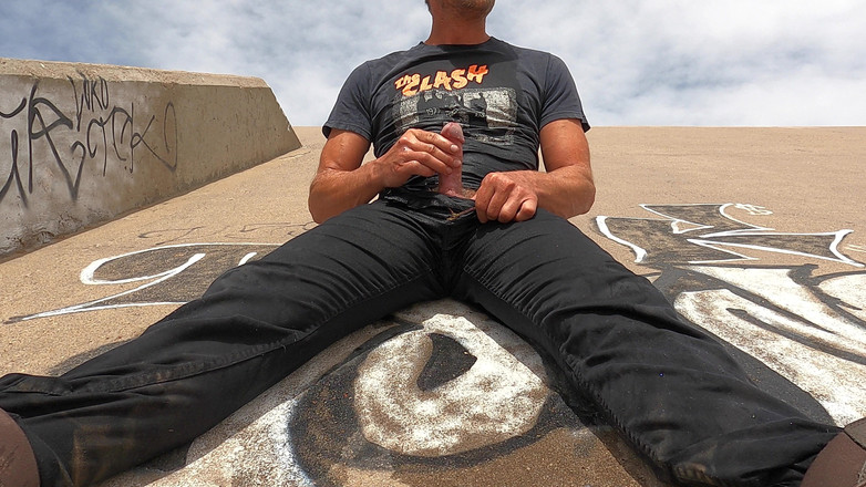 Lapetus: Punkowy koleś wkurza się na zewnątrz