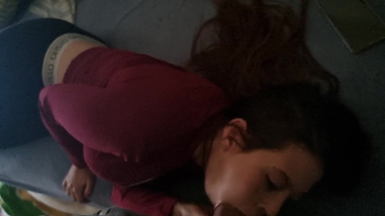 Holycandy: 在家里吸吮