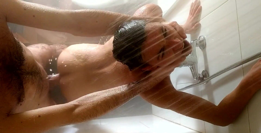 Magia Rosa: Sexe passionné sous la douche