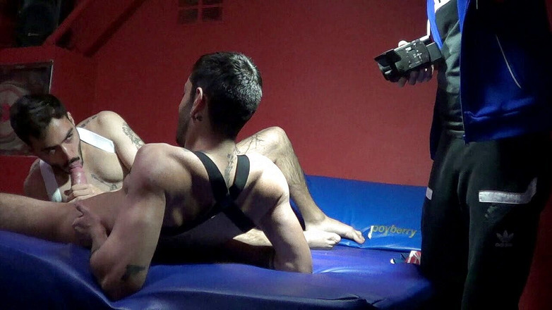 BAREBACK PORN SPY CAM: Cameră amatoare cu Douglas futută fără prezervativ de Alexis