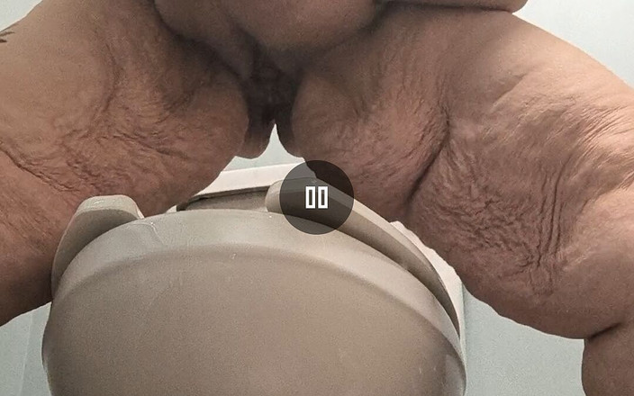 HerculesnVENUS: Повії повинні мочитися на підлогу туалету, особливо твій величезний член, жовтий товстий