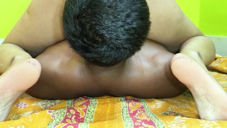 Raja puja: インドの新婚カップル、ハードコアな愛とセックス、フルフォアプレイ、ファンタジー、性的でセンセーショナルなハードコア、ビッグ・ペニスによる舐め。