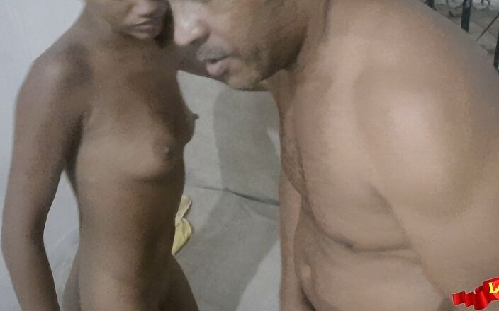 LeoOgro: 一个可爱的继女在阳台上操她的前继父