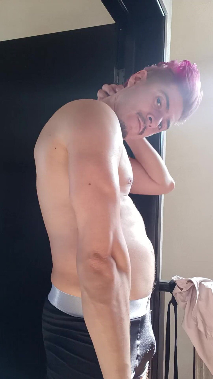 Tabasco Jake: Tabasco Update on Flexing Muscle, Haircut and Mermelada