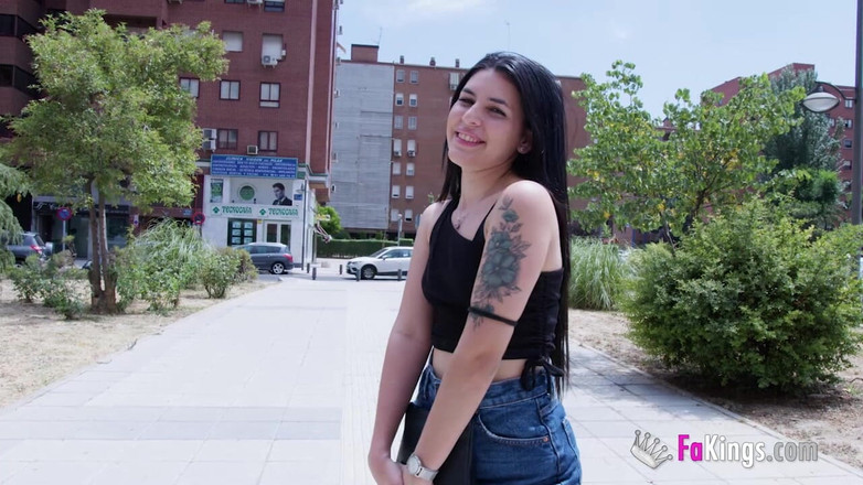 FAKings: Paola White bierze monstercock odważy się: Witamy w porno, kochanie!