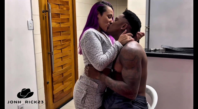 Jonh Rick: Saya tiba lelah dari tempat kerja, tetapi saya istri saya