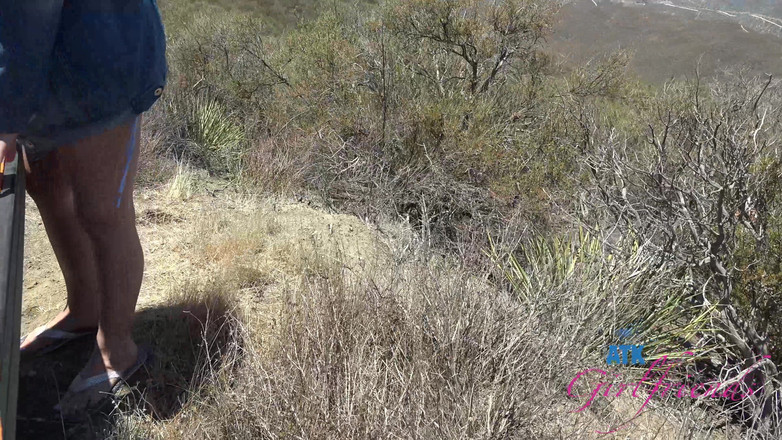 ATK Girlfriends: 你把Lily带到越野，并在那里操她