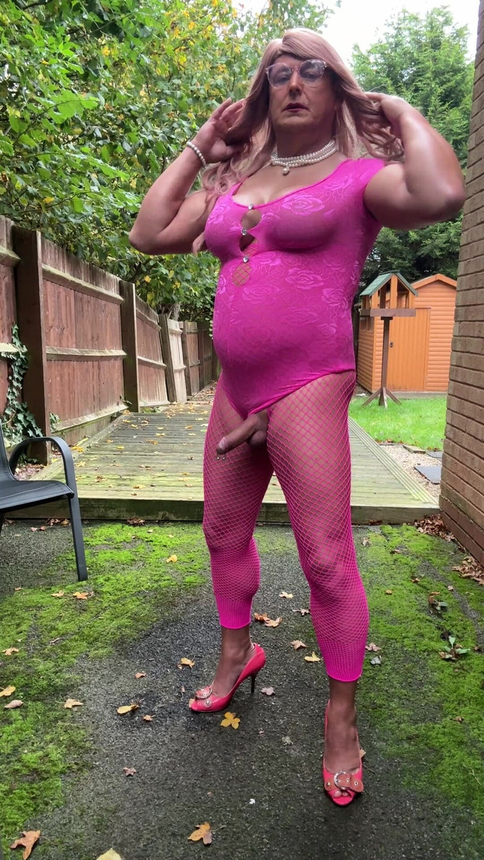 Kellycd2022: 핑크 플레이수트와 그물망의 크로스드레서 Kellycd2022