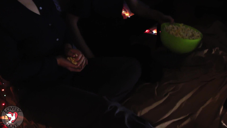 MyLovelyDove: Dia membuat blowjob ceroboh untuk teman gay (dengan subs)