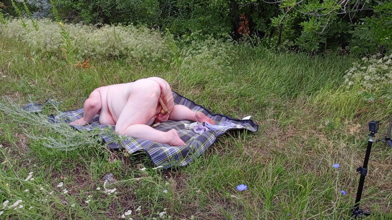 Zona901: Tlustá dívka masturbuje kundičku s hračkami