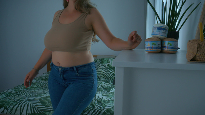 Mrs Wetslavs: When Chubby MILF Chooses Jewelry… and Ends up with Hand...