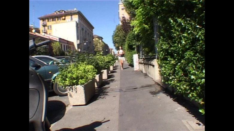 69 Italian District: Fata mea îi place să fie futută de străini