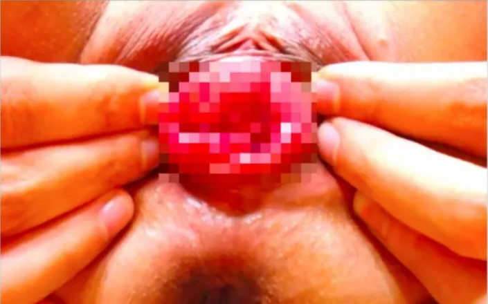 Littlesubgirl: 第一次脱垂她紧致的亚洲阴户