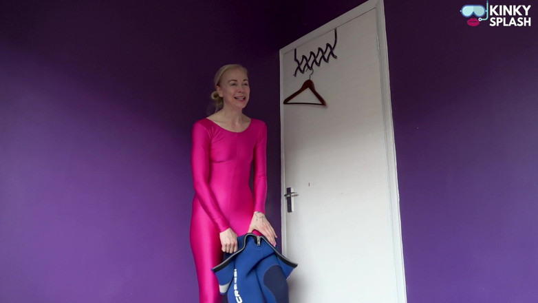 UKCuteGirl Lucy Lauren: Agen neoprene yang nggak tampak dicrot sperma sama 14 pria yang...