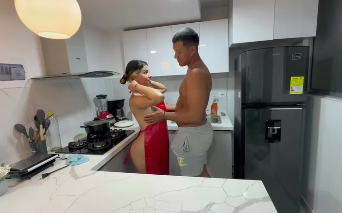 Saraymike: I Meet My Stepsister Alone in Apron in the Kitchen