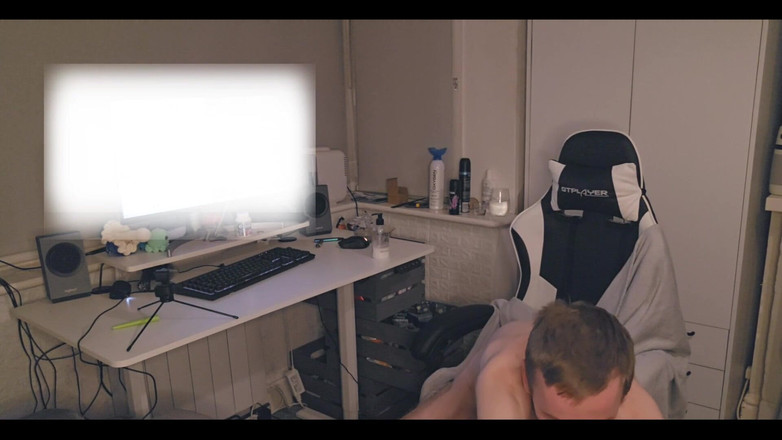 The Max Powers: 42 分钟 goon sesh 与某人在观看