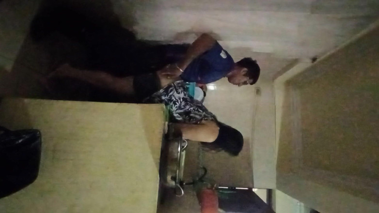 E-Alfa: Služka mytí a šukání