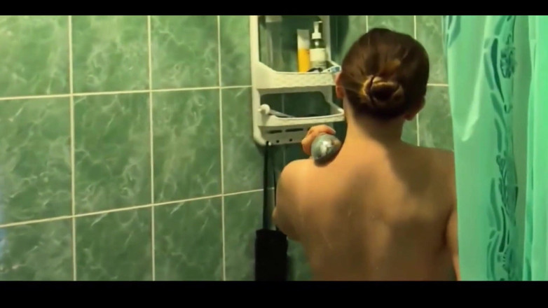 Loly Lola: 私の隣人が私の生活に干渉している