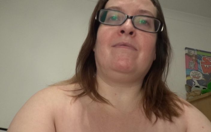 Littlevixen: Sexy ehefrau in roten dessous, striptease, vorführung großer brüste