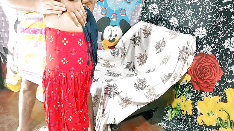 Rakul008: 若い男はメイドにチンポを見せてファックするように説得しました