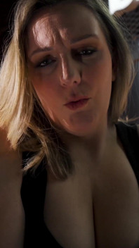 De Sletterige MILF-barman Neuken - Clara Dee POV Virtuele Seks