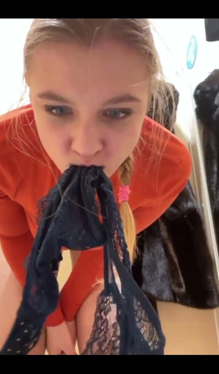 JuiceLussie: 极端性爱。自慰。指法阴户。振 子。控制我。阴户特写