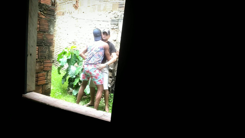 MiguellTrajano: Doručovatel sledoval zákazníka na opuštěný lot, aby mu zadek dal...