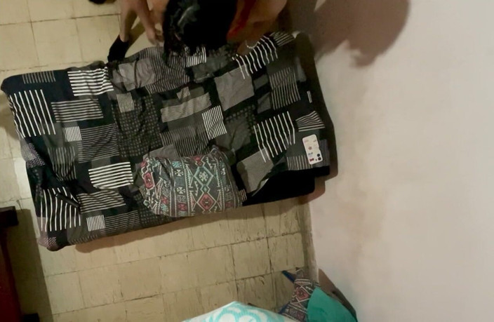 Monozion: Moglie sottomessa che si fa a quattro con perizoma rosso