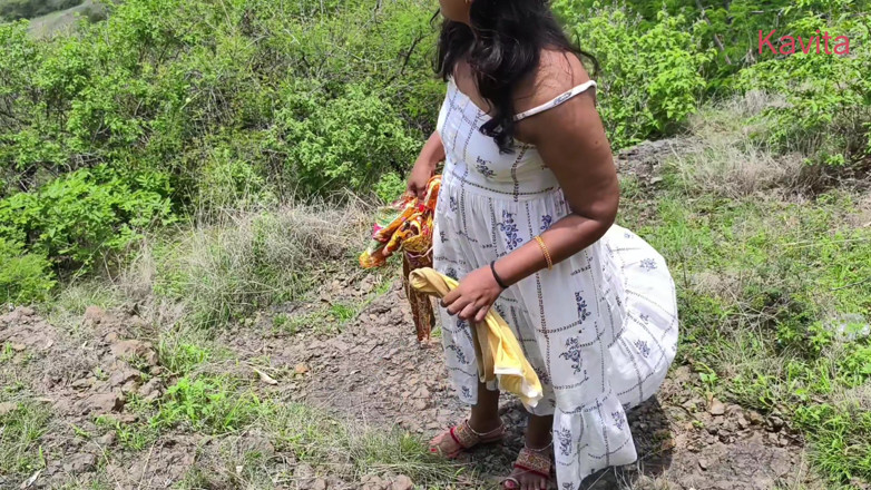 Kavita _zawazawi: Desi Bhabhi Cheating on Husband with Her Lover in Jungle