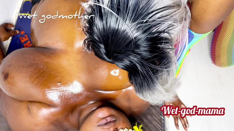 WetGodmother: Awek lesbian X'mas bermain dan menghisap buah dada besar