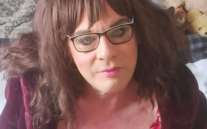 Juniperberi29: Junper trägt rot