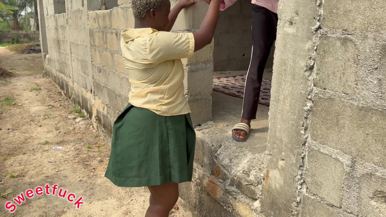 Sweetfuc: Tlustá ebenová studentka po škole sála svému příteli péro