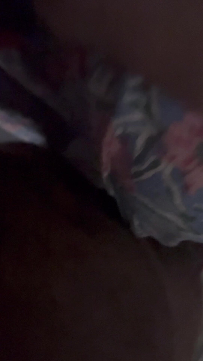 Kadu: Hombre casado hizo un gloryhole en casa para chupar la...