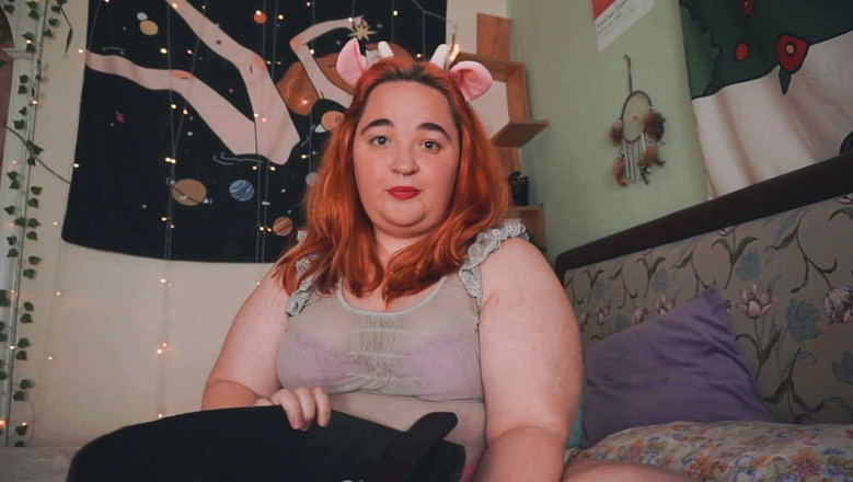 AssGives: Seks oyuncaklarımı gösteriyorum bölüm 1