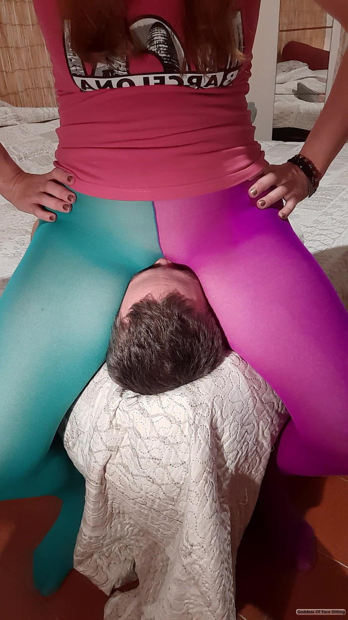 goddess82: Dikuburkan di bawah pepek saya dalam pantyhose!