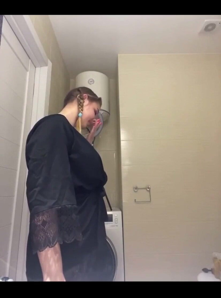 JuiceLussie: Un grande cazzo si scopa uno stretto anale