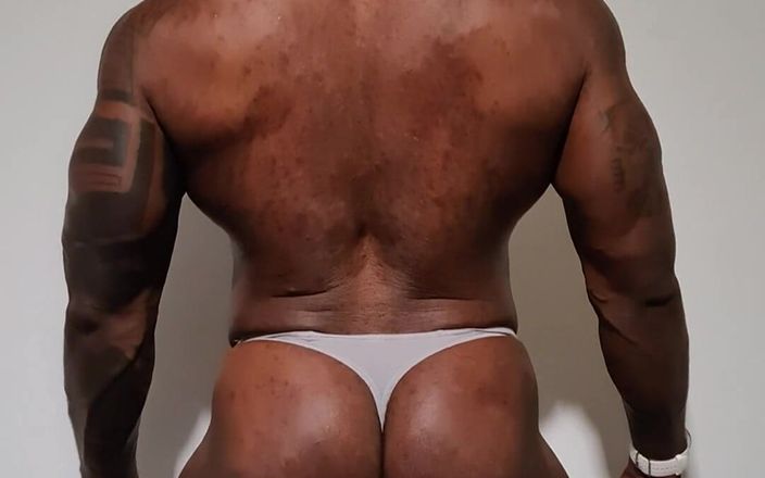 Amadeus: Oh to stringi piątek #thongmode. jeśli są jakieś stringi uważasz, że powinienem...