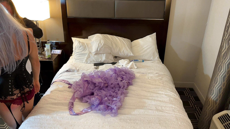 Sissy Bailey Wilde: Dominatrix šuká sexy Sissy v cudnosti