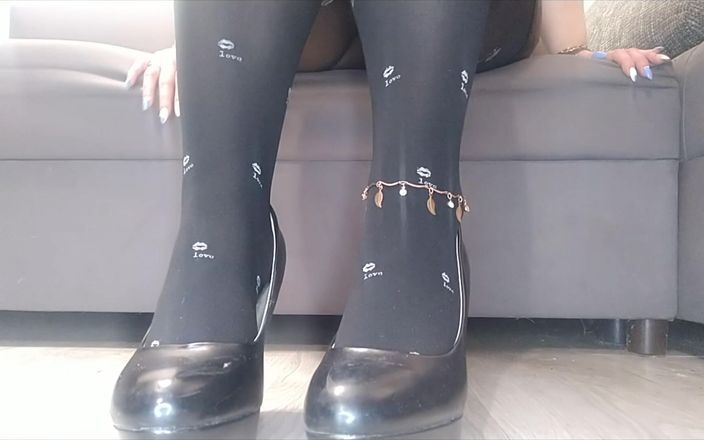 Monica Nylon: Fetish kaki, stoking nilon hitam dan sepatu hak tinggi