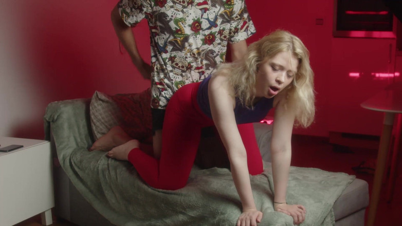 Spacenintenda: 继姐妹激烈的干啪：她磨蹭直到你缓解