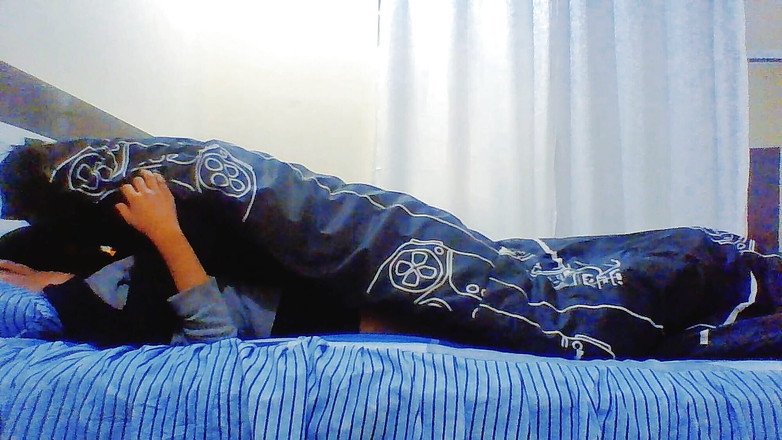 Indian Blowjob: Teman kuliah mengunjungi asramaku, pacar seksi india yang mungil dan...