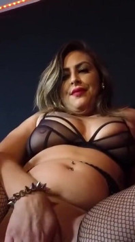 Tante semok yang lagi ngomong jorok pengen lubangnya dicrot sperma